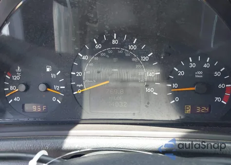 2001 Mercedes-Benz Clk 320 from USA, damaged, VIN WDBLK65G81T076497